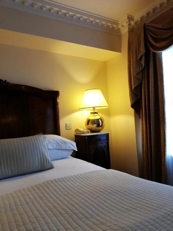 Foley'S Townhouse Killarney Hotel ภายนอก รูปภาพ