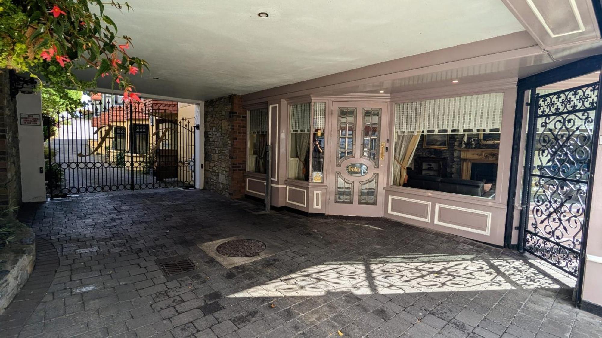 Foley'S Townhouse Killarney Hotel ภายนอก รูปภาพ