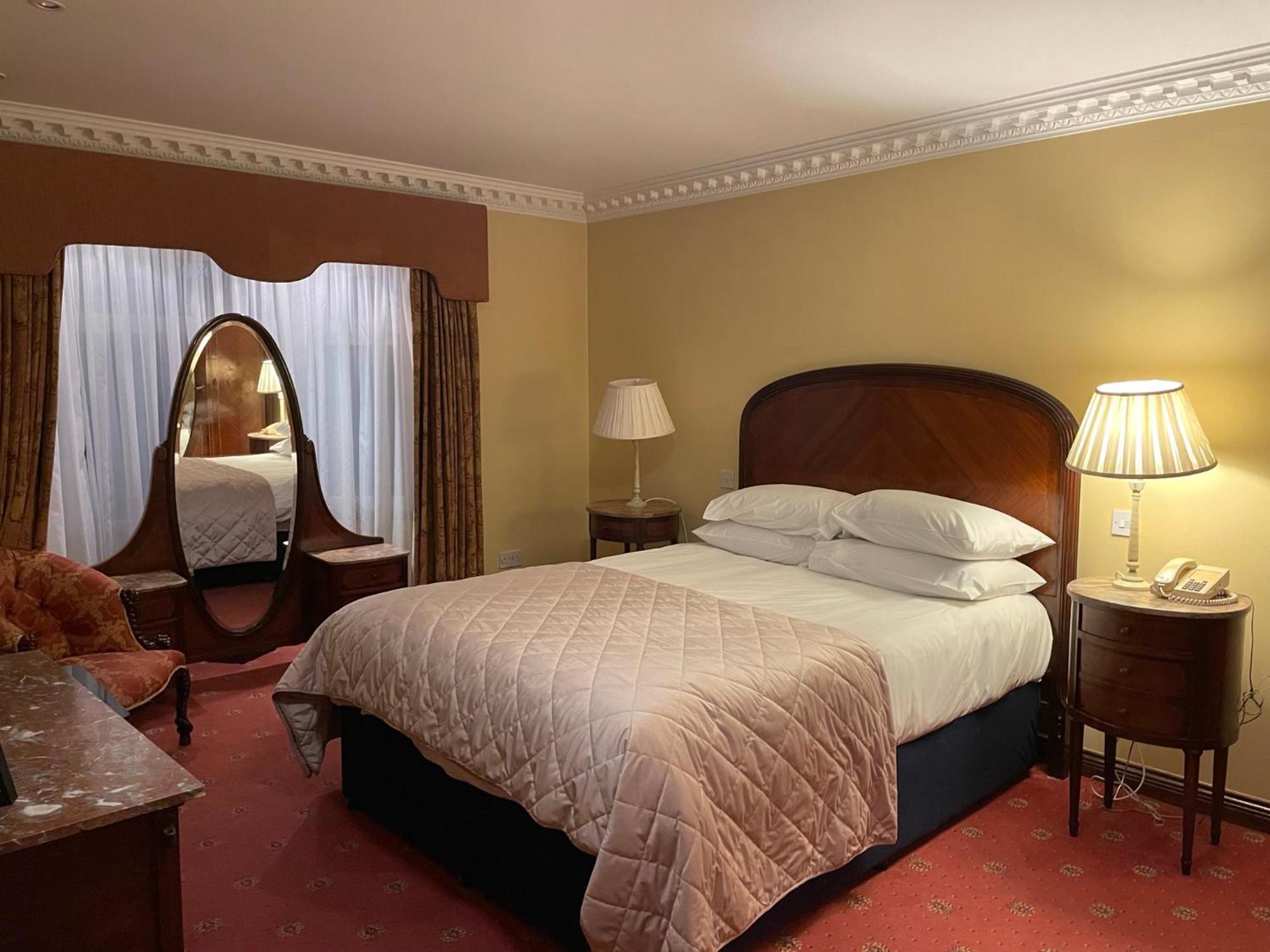 Foley'S Townhouse Killarney Hotel ภายนอก รูปภาพ