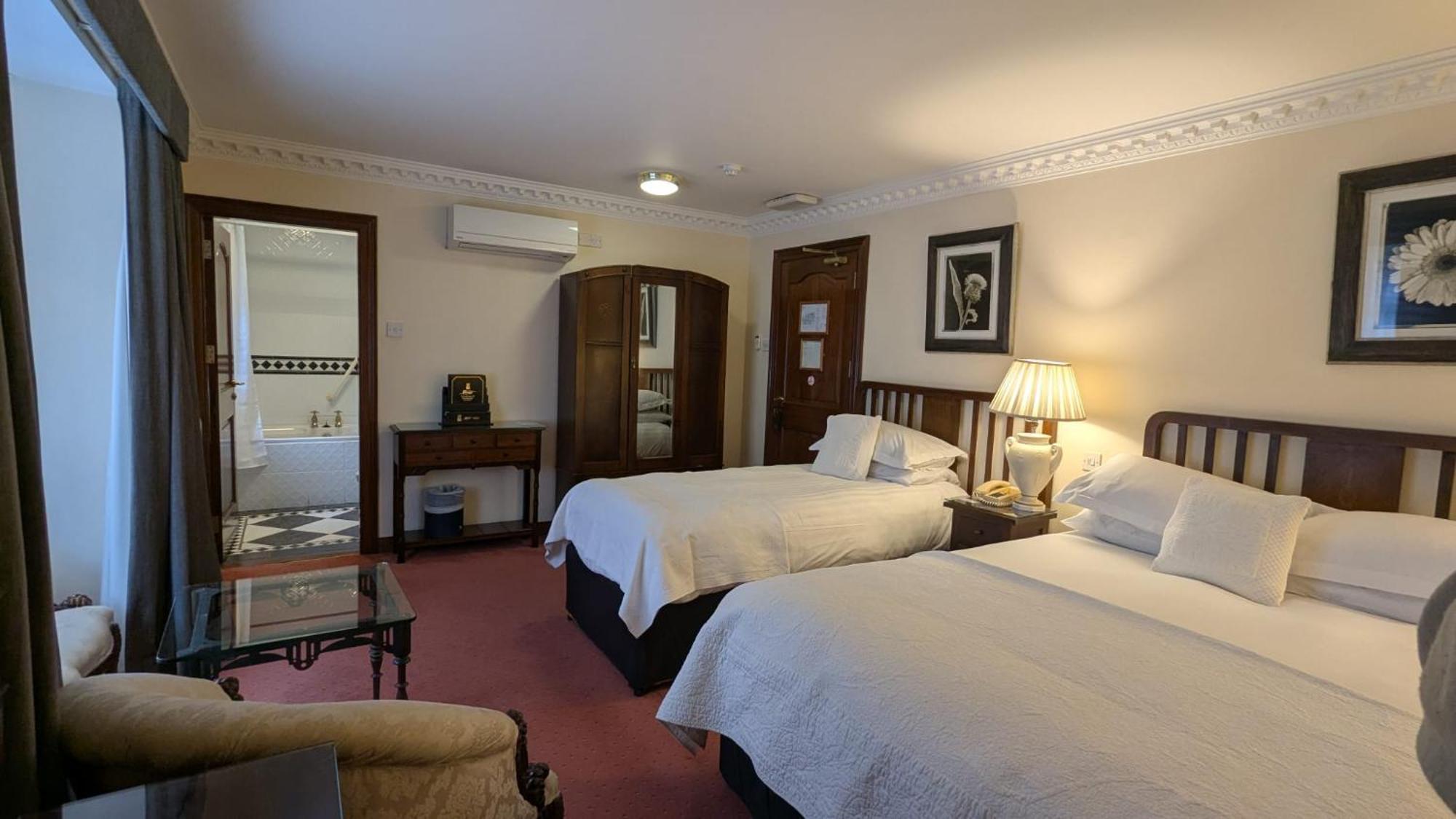 Foley'S Townhouse Killarney Hotel ภายนอก รูปภาพ