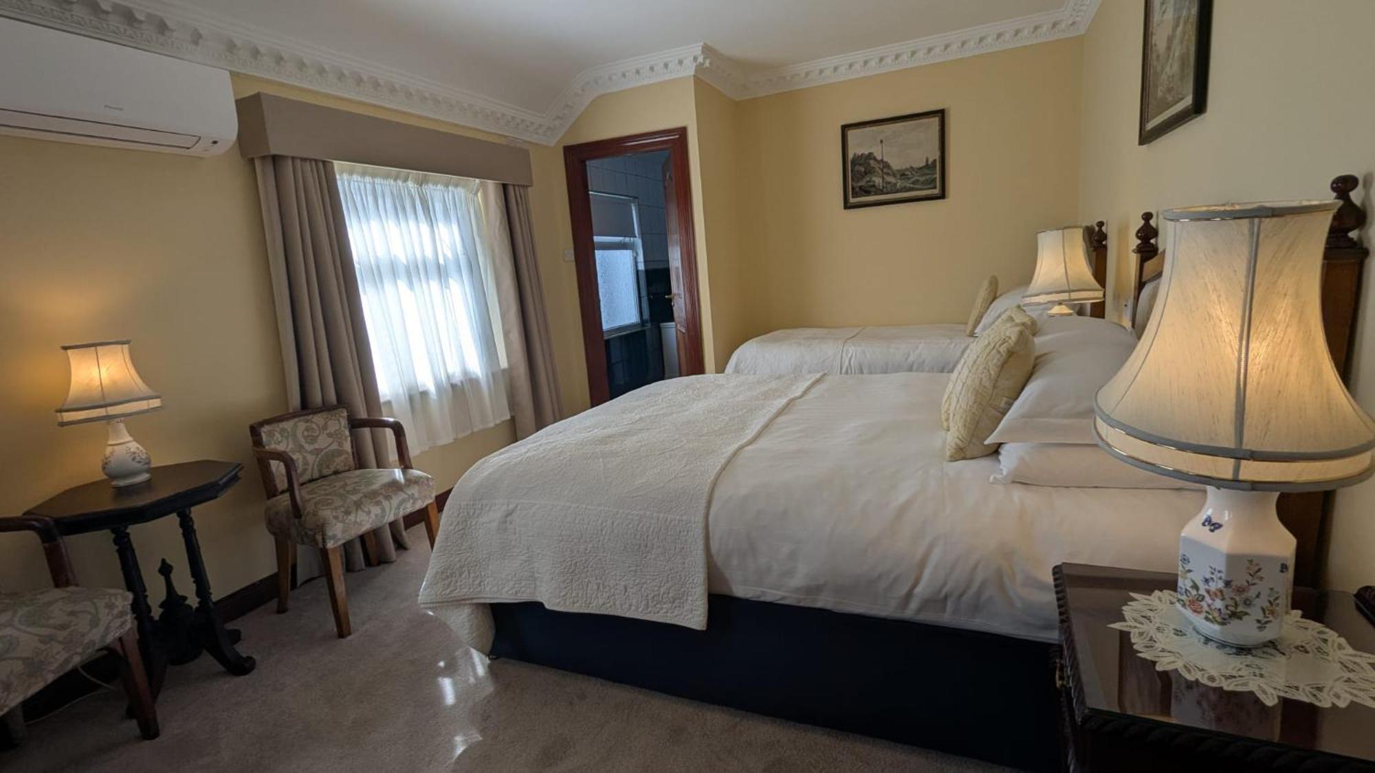 Foley'S Townhouse Killarney Hotel ภายนอก รูปภาพ